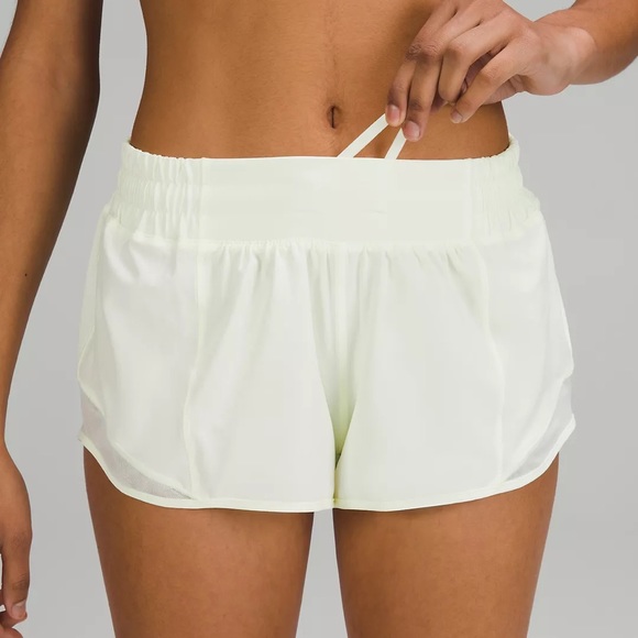 Lululemon hotty hot 2.5” shorts in color soleil - Picture 8 of 10